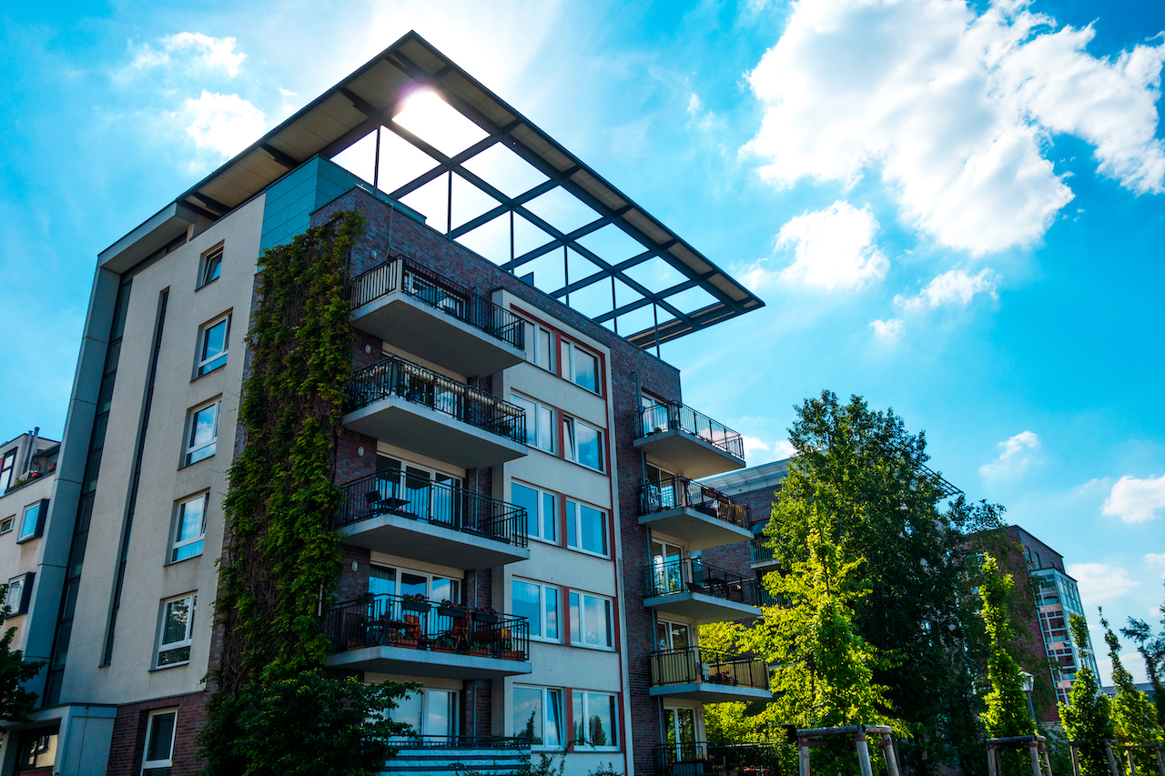 modern-building-with-evy-on-a-perfect-sunny-day-2026-01-09-13-09-02-utc